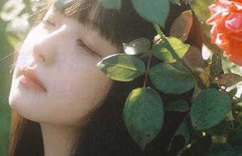 少女秩序 – 千澄的蕾丝魅力：独特写真合集展现她的风格与个性.txt