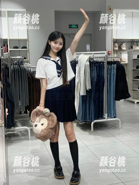 尤果网 - 倪叶腾妹妹果园探秘写真合集分享，带你走进充满色彩的世界.txt
