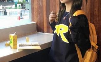 尤果网 – 含含绚丽美脚写真集分享，走进她的脚趾间的小秘密！.txt
