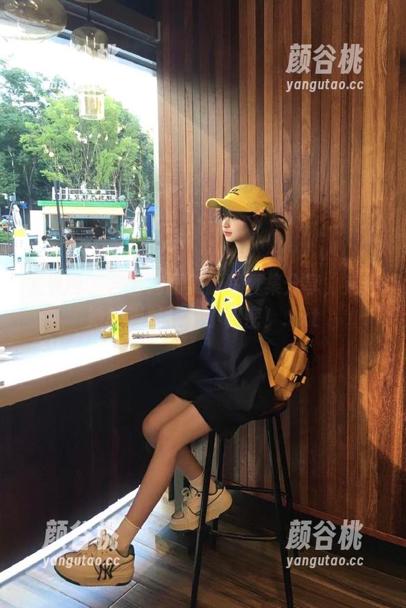 尤果网 - 含含绚丽美脚写真集分享，走进她的脚趾间的小秘密！.txt