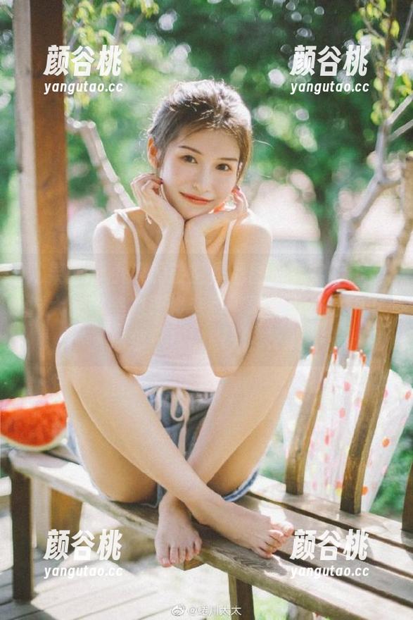 尤果网 - 小琪的镂空作品图片，实际上是对大家审美的严峻考验，敢不敢挑战一下你那平庸的眼光？.txt