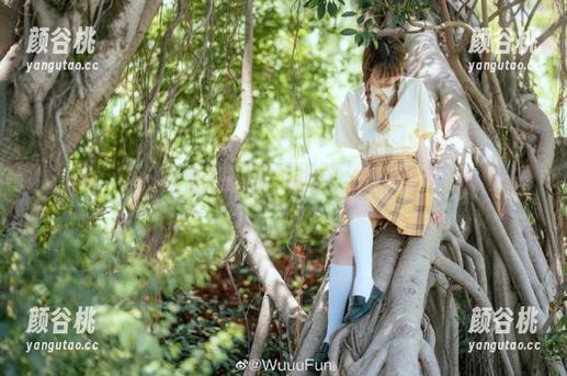 尤果网 - 张栩菲独特美脚图集：捕捉每一丝优雅与女性韵味.txt