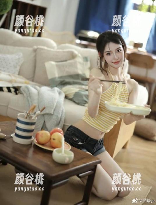 尤果网 - 私房职场风范尽在王莹原图中，职业装写真带来了一种全新的时尚灵感，值得一看！.txt