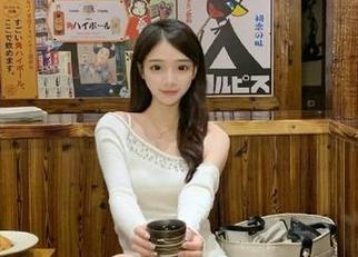 尤果网 – 精选图集：《白熙萌与丝袜的完美结合，展现迷人风情》.txt
