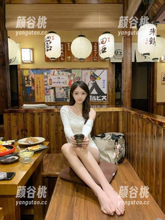 尤果网 - 精选图集：《白熙萌与丝袜的完美结合，展现迷人风情》.txt