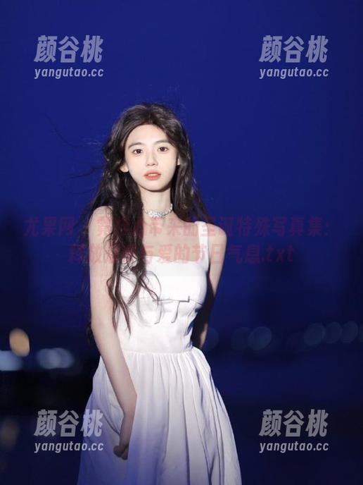 尤果网 - 霓梓心带来的圣诞特殊写真集：释放温暖与爱的节日气息.txt