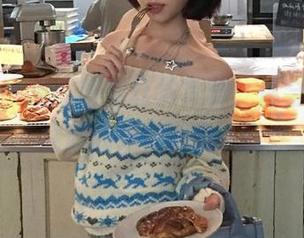 尤果网 – 观看靳宝丝袜写真，体会细腻与性感的绝妙融合.txt