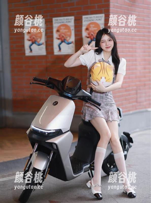 尤蜜荟 - 允尔圣诞高清美图：感受节日氛围中的纯真与美好.txt
