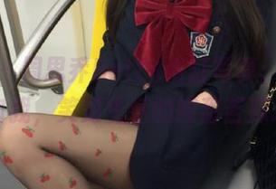 尤蜜荟 – 周思乔Betty浴缸写真：在线探索自我，笑对生活的酸甜苦辣.txt