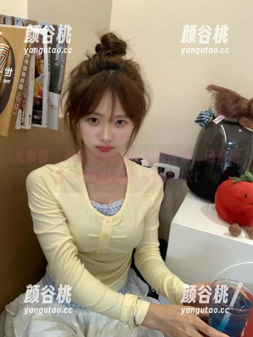 尤蜜荟 - 娜娜子yy温柔图包合集，记录她每一个动人的照片瞬间.txt