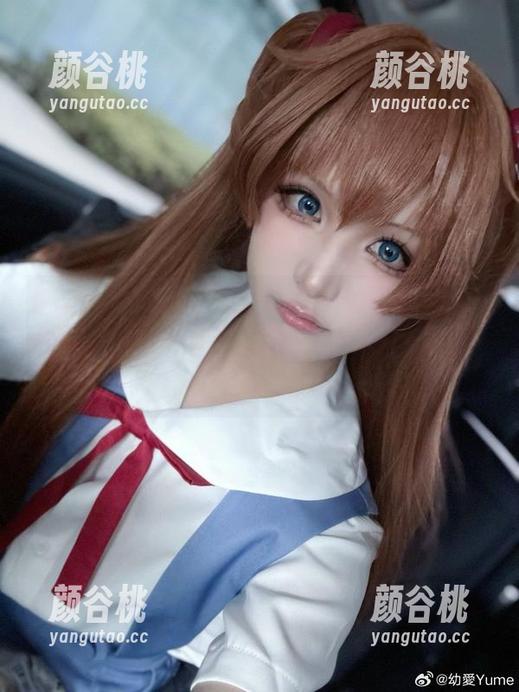 跨次元的萌动：幼爱youmeko崩坏3爱莉希雅女仆装写真套图，带你领略最具魅力的少女气息！.txt