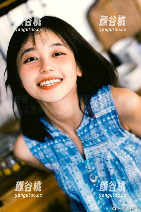 微密圈 - 绝美新图集：张思允nice身着油亮黑丝制服，尽显优雅风姿.txt