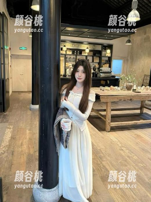 微密圈 - 张思允nice全新写真来袭，最新“烈焰玫瑰房车”图片让你心动不已！.txt
