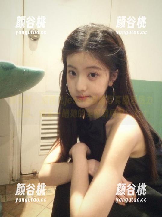 御女郎 - 婕西儿jessie制服写真图包热力来袭，快来一睹她的美丽瞬间吧！.txt