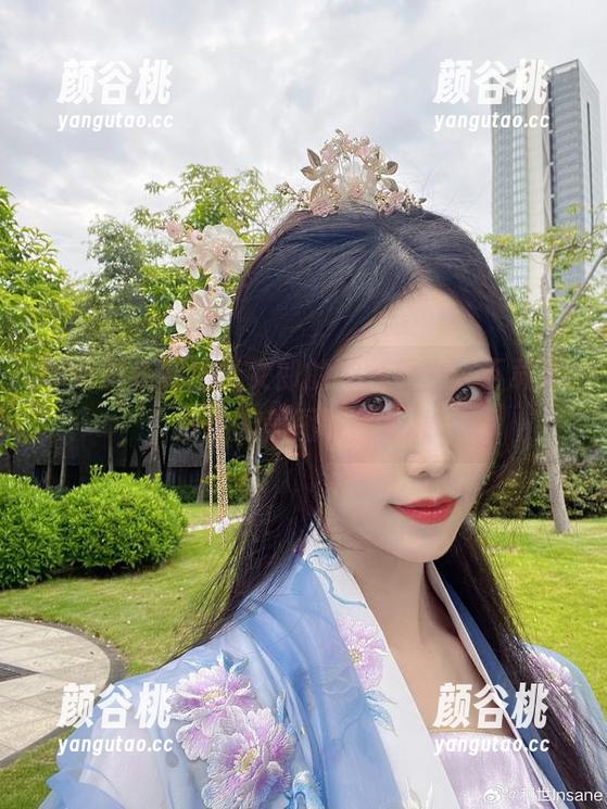 领略抖娘利世兔女郎的独特魅力，下载超好看的美图收藏.txt