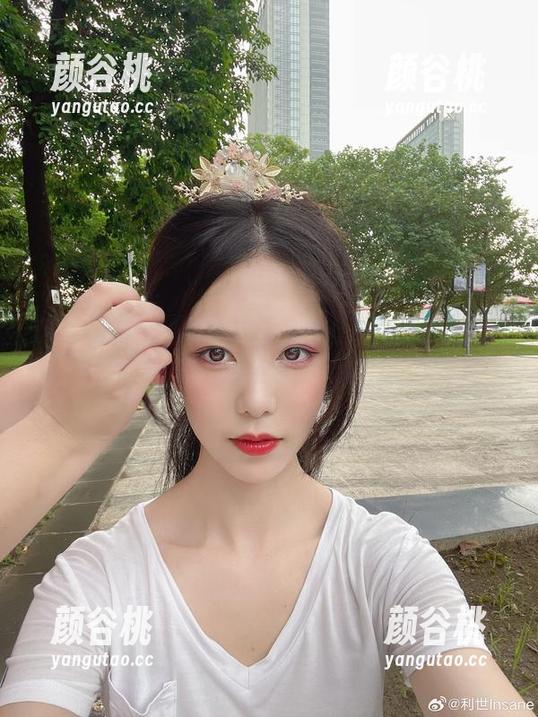 网盘特供：抖娘利世红环黑丝写真合集，感受不一样的风情.txt