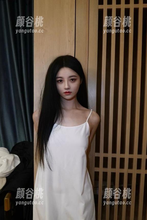 推女神 - 晓艾fafa清纯写真：私房摄影中的青春气息与活力.txt