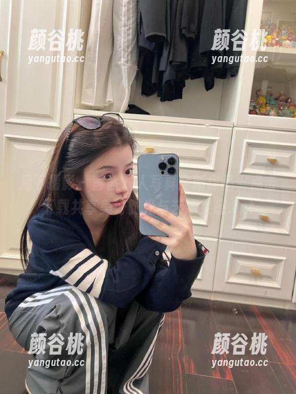 月下摄影 - 茜茜双人写真全新作品，点击下载共享美好时光与艺术灵感.txt