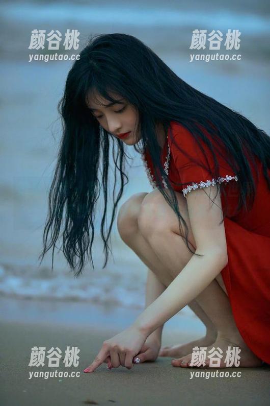 柴系小乖 - 发现“赤西夜夜”的艺术世界，初音少女的精选写真作品集.txt