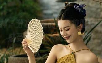 梦丝女神 – 分享灵唯的纯白校服套图，快来感受她的迷人风采！.txt