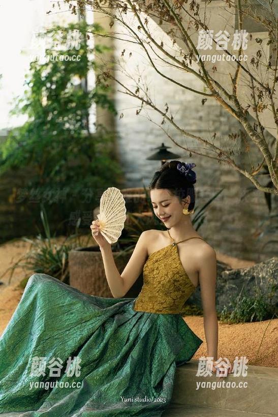 梦丝女神 - 分享灵唯的纯白校服套图，快来感受她的迷人风采！.txt