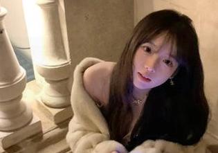 看这里！森萝财团最新黑丝学妹户外美图，瞬间点燃你的视觉享受！.txt