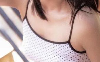 模范学院 – Baileys香儿优雅粉色写真合集，分享典雅与浪漫的奇妙旅程.txt