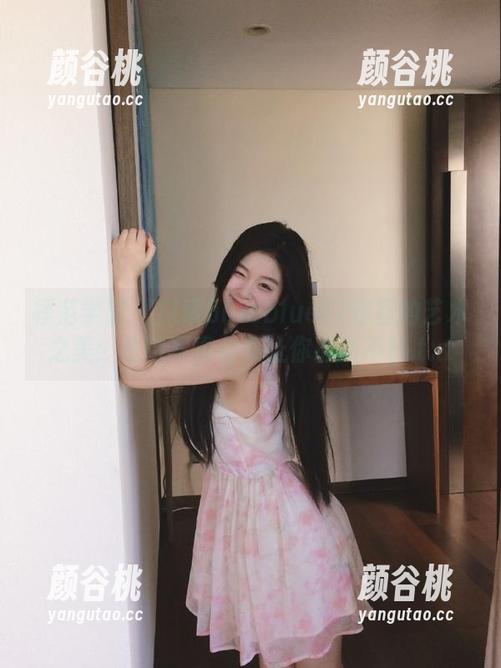 模范学院 - 探索blueblue77浴室的艺术之美：独特写真合集让你心动不已.txt