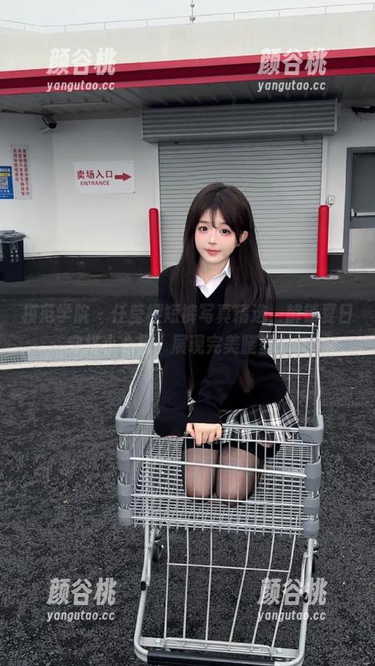 模范学院 - 任莹樱短裤写真精选，解锁夏日穿搭小心机，展现完美腿型.txt