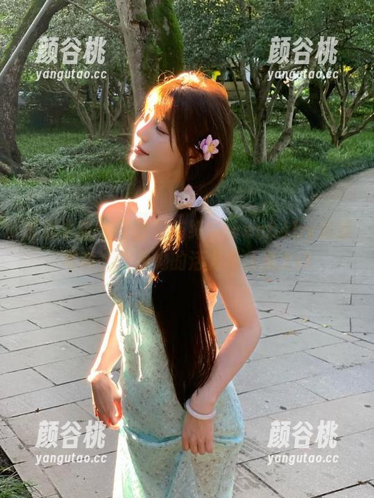 模范学院 - 精选柳侑绮Sevenbaby泳装写真，展现她的活力与优雅.txt