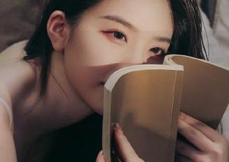 模范学院 – 最新力作：柳侑绮Sevenbaby空姐写真，展现职业女性的风华与自信.txt