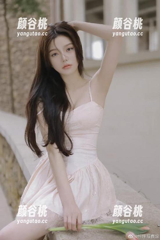 模范学院 - 记录糯美子Mini丝袜瞬间之美，带来无与伦比的写真壁纸享受.txt