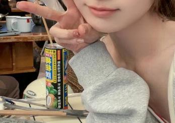 与河豚抚子共舞的小恶魔：必看的美图照片带你领略她的魅力.txt