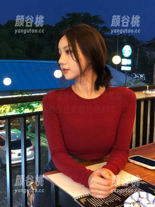 洛丽塔大哥倾情呈现高清裸足写真，感受优雅与自然的结合.txt