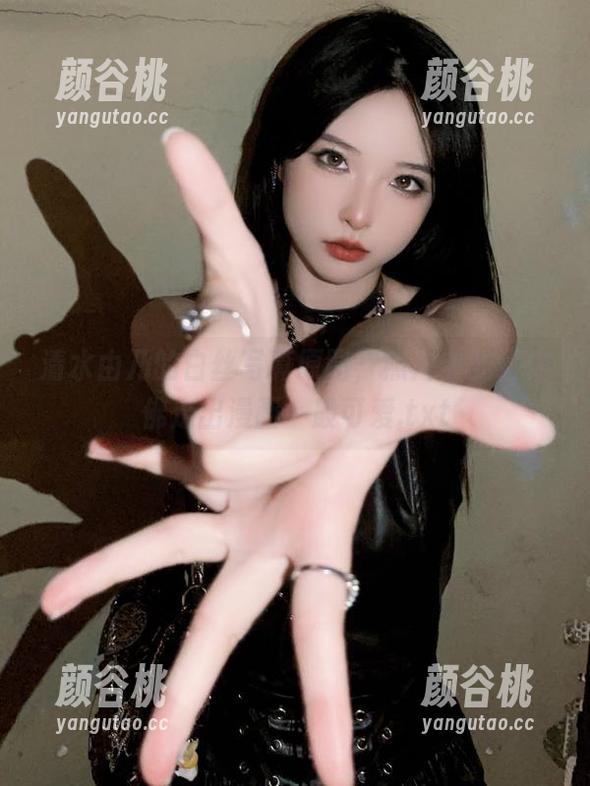 清水由乃的白丝写真原图，照片中的她仿佛走出漫画一般可爱.txt