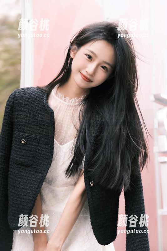 爱蜜社 - 杨紫嫣Cynthia女王写真集曝光，原图让你感受像王妃般的气场！.txt