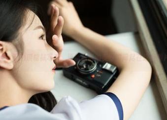 爱蜜社 – 石心琪棉袜写真，清新脱俗的美好瞬间尽在这组图片.txt