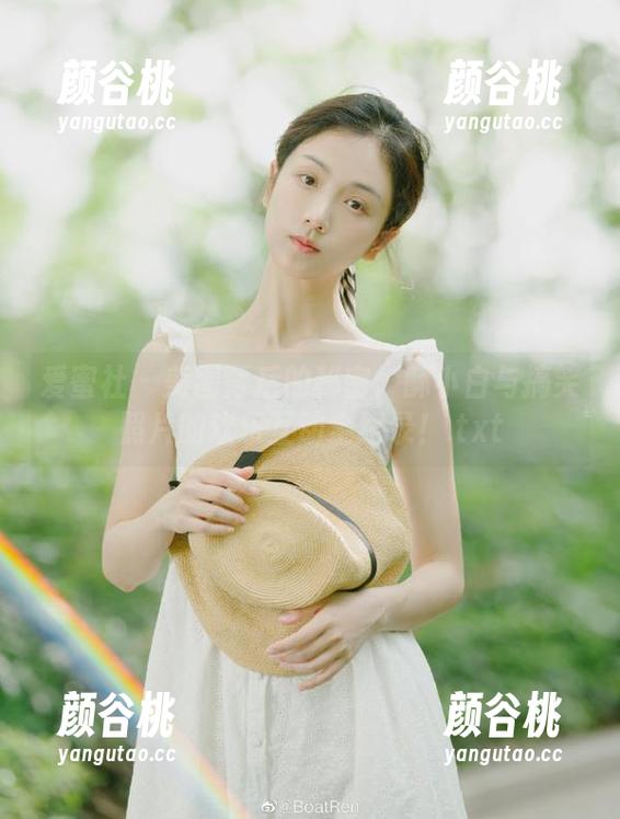 爱蜜社 - 美图背后的秘密：酥小白与搞笑照片的欢乐互动全纪录！.txt