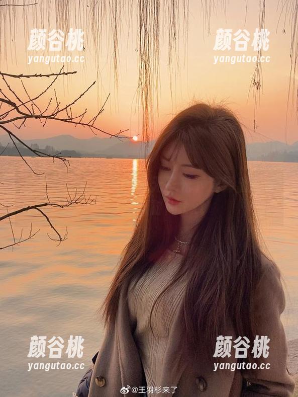 王羽杉修女的美图：无圣光下演绎出颠覆传统的新时尚.txt