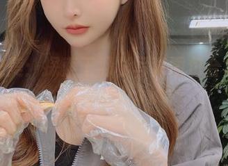 灰丝之美：探索王羽杉写真图包合集中的独特魅力.txt