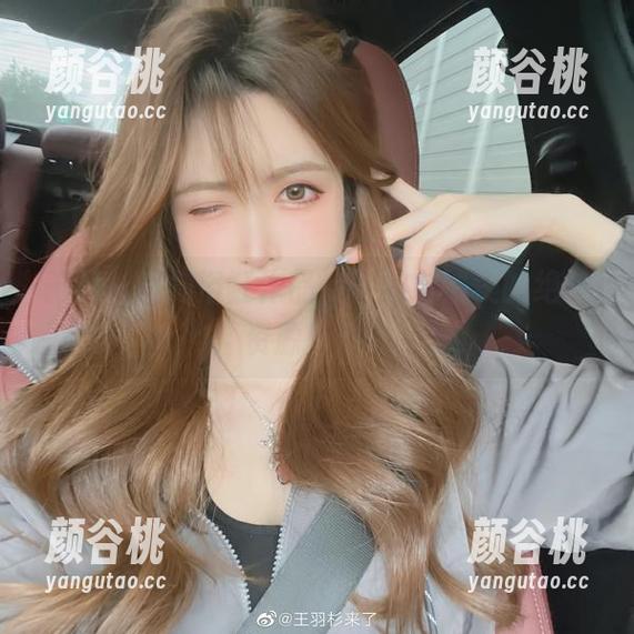 王羽杉抹胸浴缸作品，释放自然美的绝佳资源！.txt