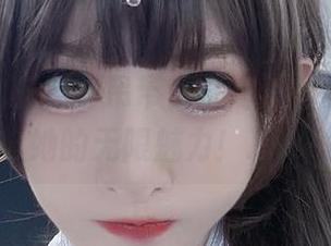 免费欣赏王羽杉吊带背心写真合集，展现她的无限魅力！.txt