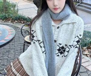 微密圈 – 最新套图更新：玫桃泡芙与金发妹妹的唯美视觉盛宴！.txt