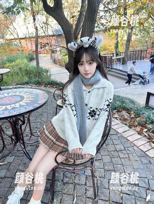微密圈 - 最新套图更新：玫桃泡芙与金发妹妹的唯美视觉盛宴！.txt