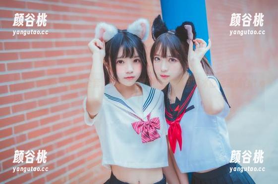 疯猫ss的双人写真全套，展现无可比拟的情感与艺术的完美结合.txt