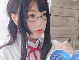 清新自然的学姐风采，白烨烨校服自拍作品网盘地址公开，速来围观！.txt
