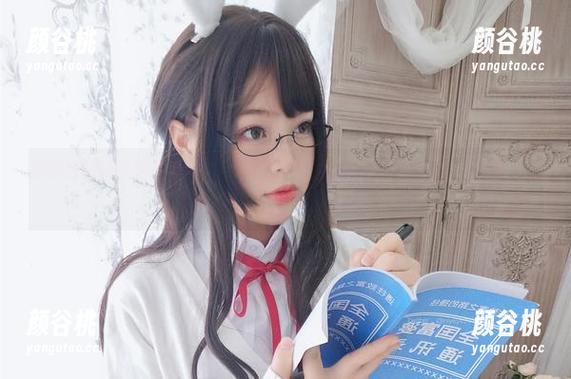 清新自然的学姐风采，白烨烨校服自拍作品网盘地址公开，速来围观！.txt