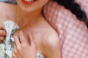 新鲜出炉白莉爱吃巧克力私拍图包，蕾姆兔女郎主题带你领略清纯与妩媚！.txt