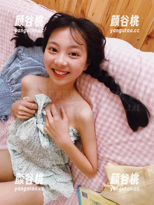新鲜出炉白莉爱吃巧克力私拍图包，蕾姆兔女郎主题带你领略清纯与妩媚！.txt