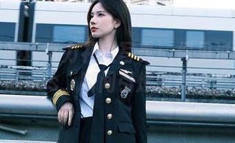 白莉爱吃巧克力礼服写真：你见过的最具争议的cos，瞬间引爆时尚圈？.txt